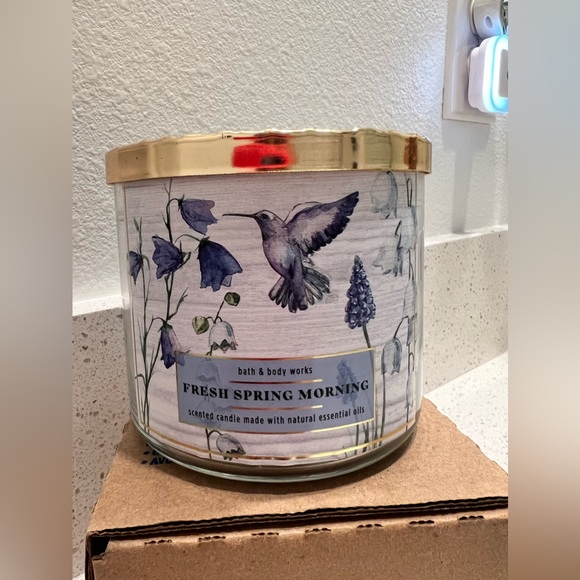 Bath & Body Works Candle - Picture 2 of 5